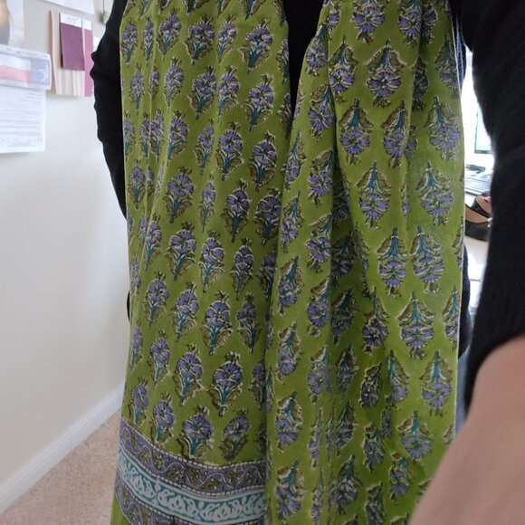 NWOT Batik Style Scarf - Picture 2 of 9